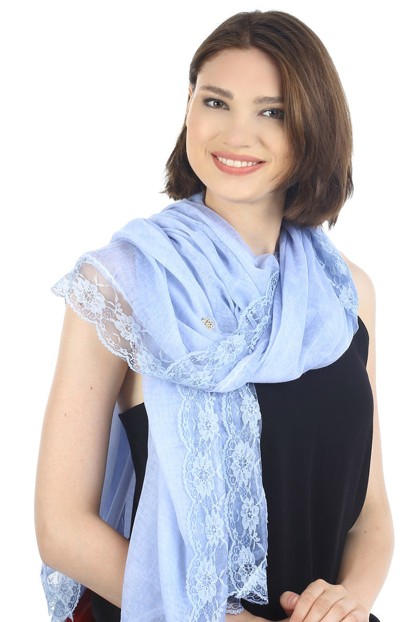 Übergroßer Schal aus reiner Baumwolle mit Spitzenkanten – Babyblau